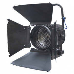 Studio Led 100 Прожектор светодиодный с линзой Френеля 100Вт (эквив. галоген 1000Вт)  встроенное цифровое ручное управление и управление по DMX.Цветовая температура 3200К